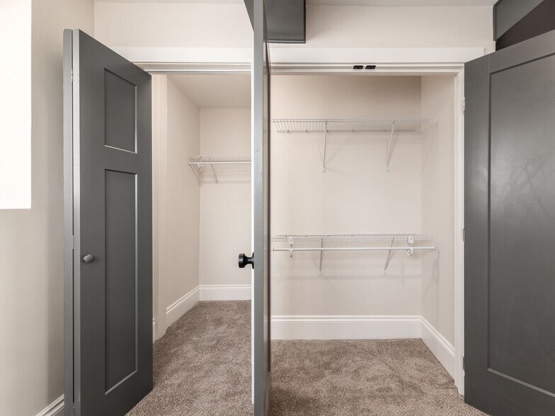 More Photos Of 1029 E Livingston Ave, Columbus Storefront Retail Residential For Sale