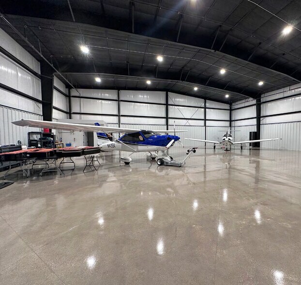 More Photos Of 4196 S Airport Pky, St George Airplane Hangar For Sale