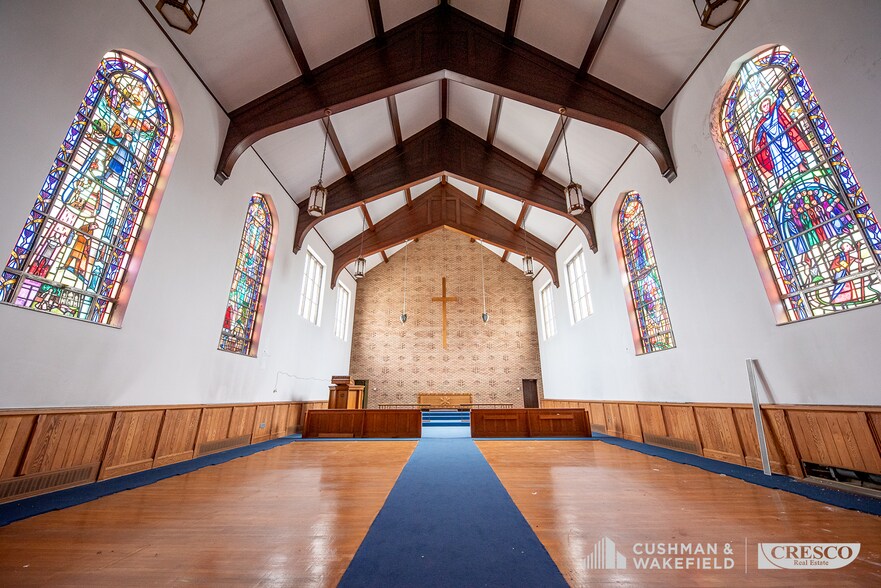 More Photos Of 16400 Detroit Ave, Lakewood Office For Lease