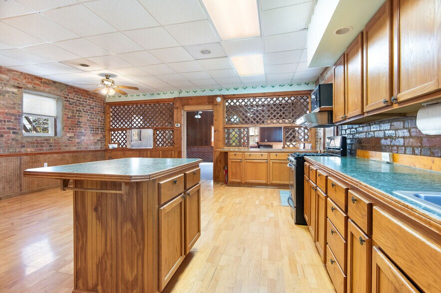 More Photos Of 201 N Wilmington St, Richlands General Retail For Sale