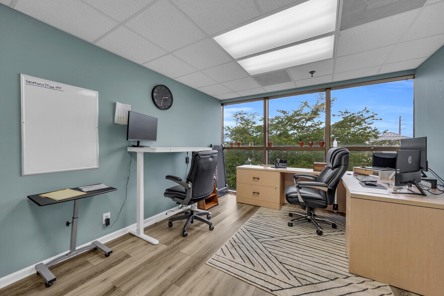 More Photos Of 631 US Highway 1, North Palm Beach Office For Sale