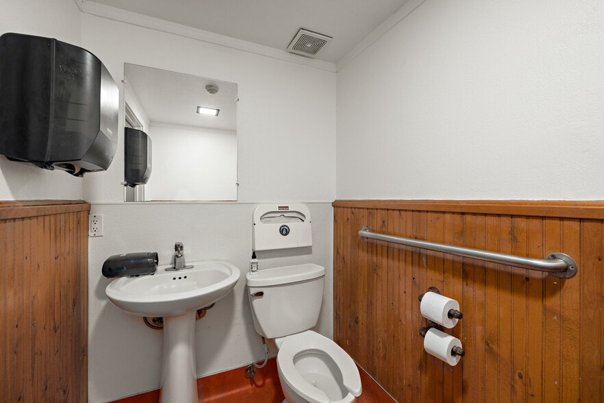 More Photos Of 110 S Pine St, Nevada City Freestanding For Lease