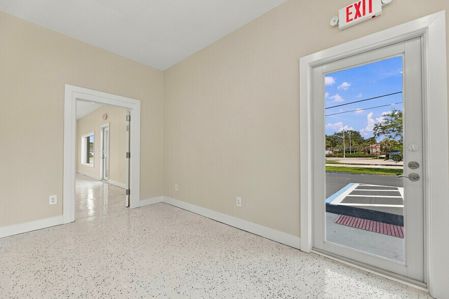 More Photos Of 1228 S Hopkins Ave, Titusville Office For Sale