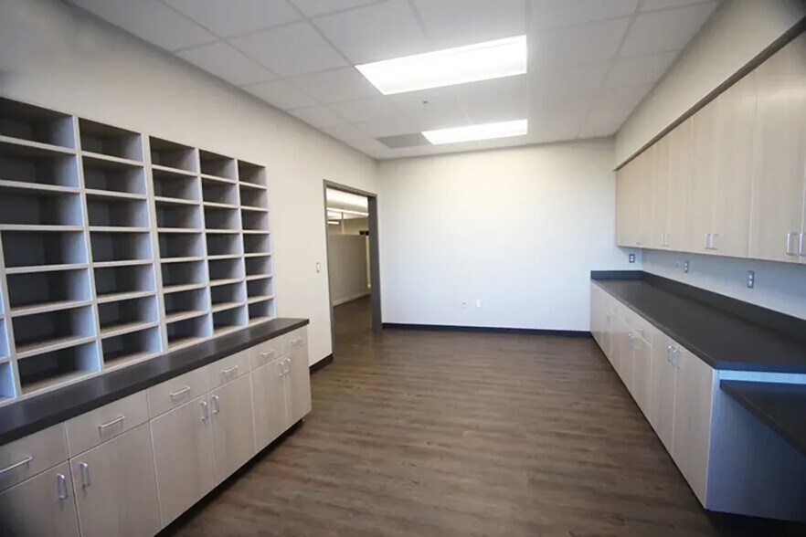 More Photos Of 410 Travertine, Ardmore Office For Sale