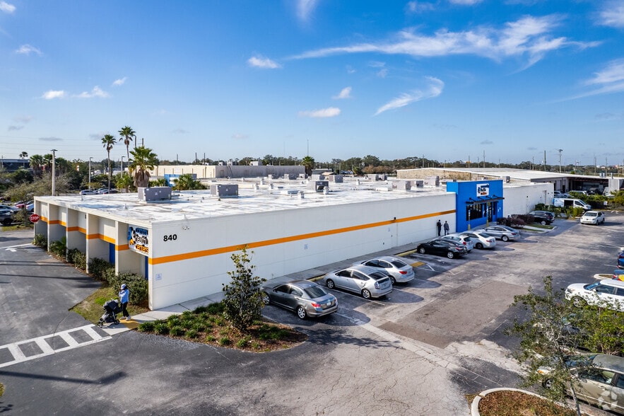 More Photos Of 800-840 Mercy Dr, Orlando Medical For Lease