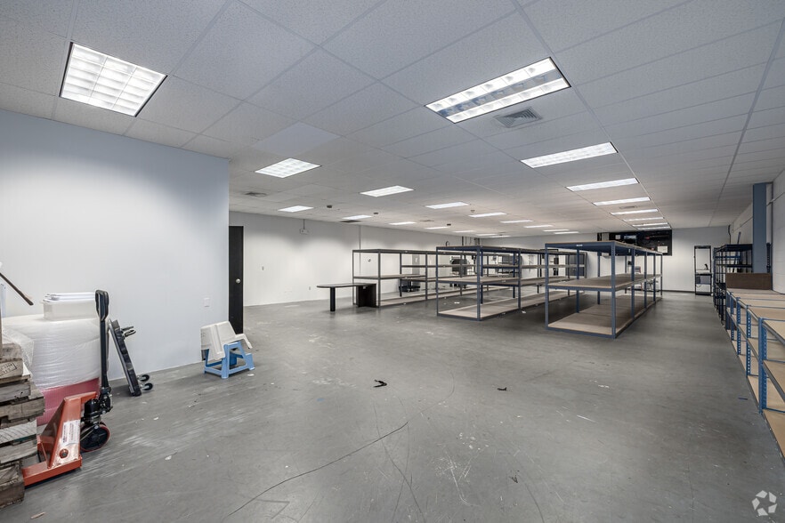 More Photos Of 111-121 Roberts St, East Hartford Business Park For Lease
