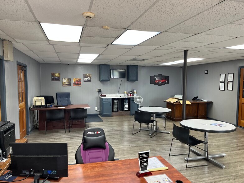 More Photos Of 5013 Park St, Jacksonville Auto Repair For Sale