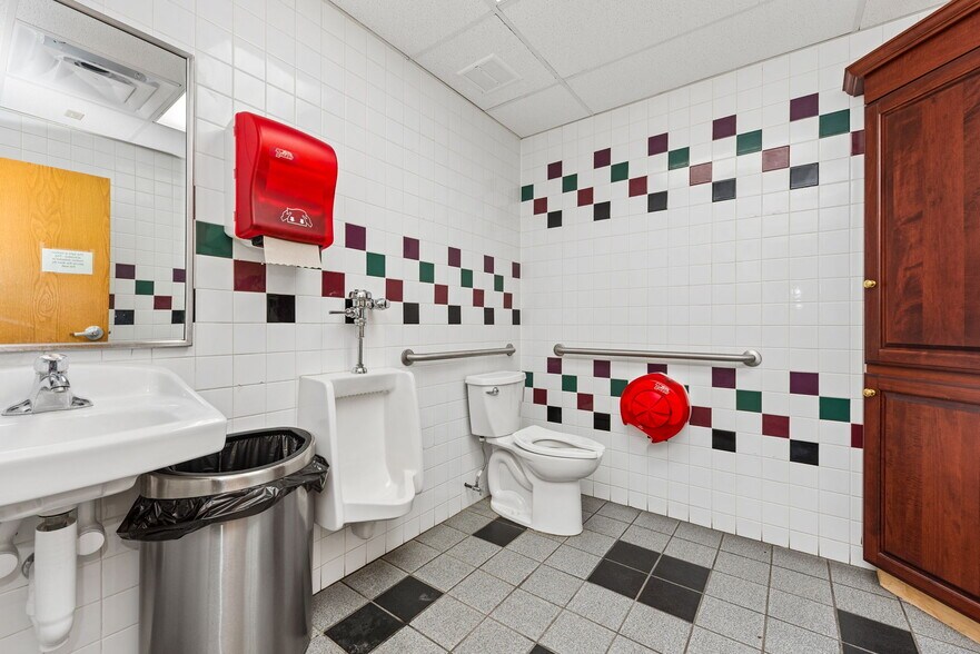 More Photos Of 675 W Plane St, Bethel Freestanding For Sale