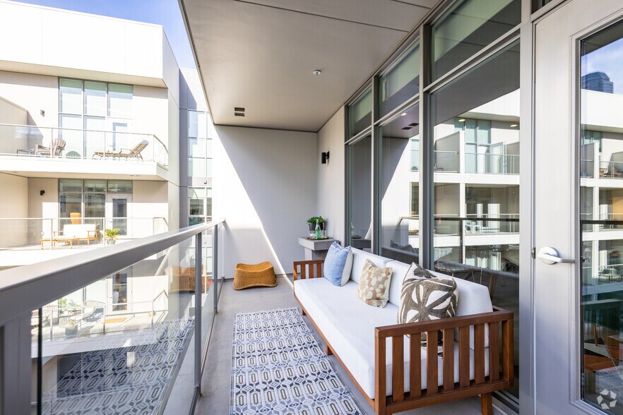 More Photos Of 750 S Grand Ave, Los Angeles Apartments For Lease