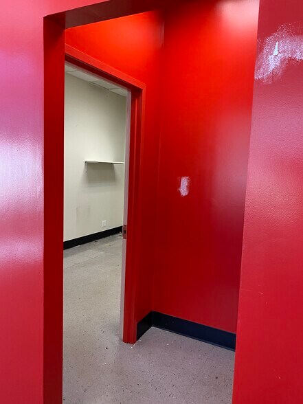 More Photos Of 2350 Nesconset Hwy, Stony Brook General Retail For Lease