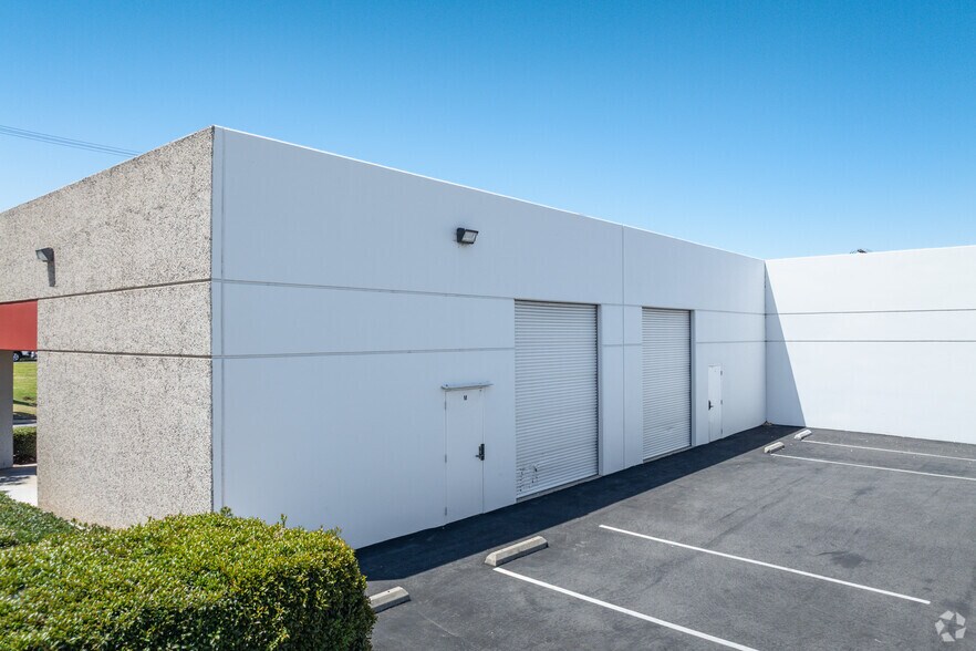 More Photos Of 109 N Maple St, Corona Light Manufacturing For Lease