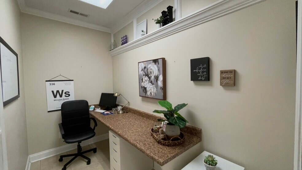 More Photos Of 303 Burwood Dr, Winston-Salem Flex For Lease