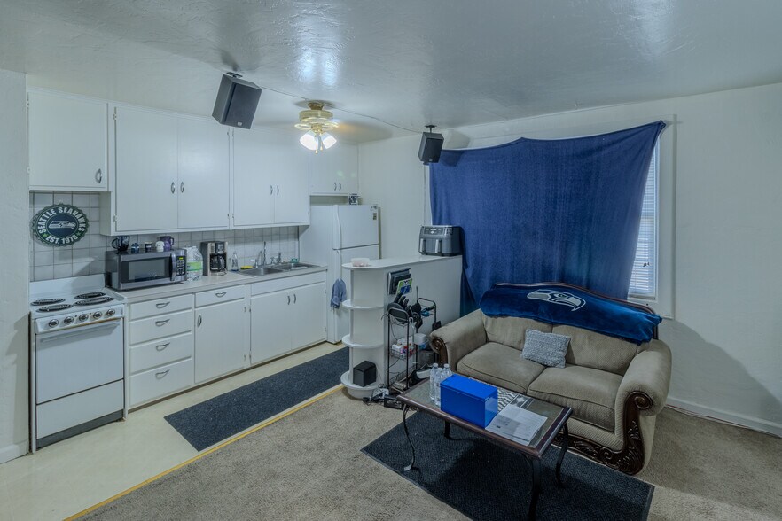 More Photos Of 322-324 W Kennewick Ave, Kennewick Specialty For Sale