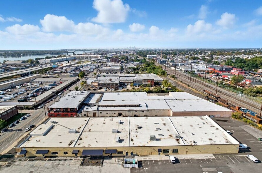 More Photos Of 7520 State Rd, Philadelphia Warehouse For Lease