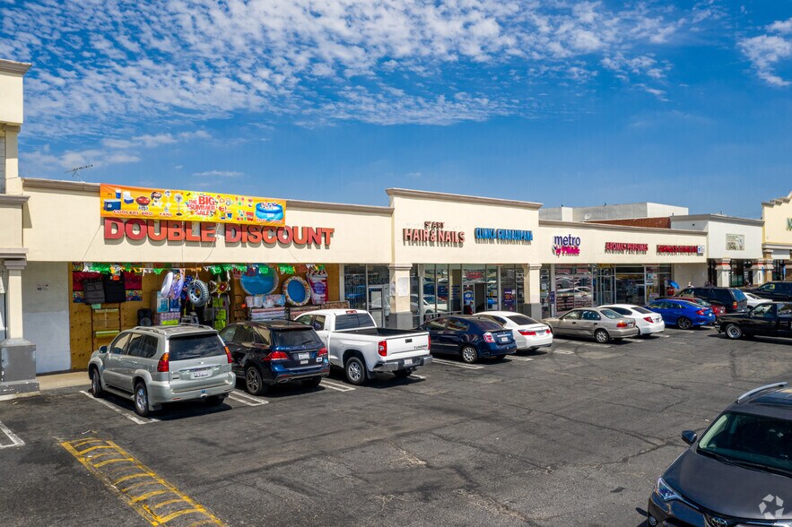 More Photos Of 1212 S Bristol St, Santa Ana General Retail For Lease