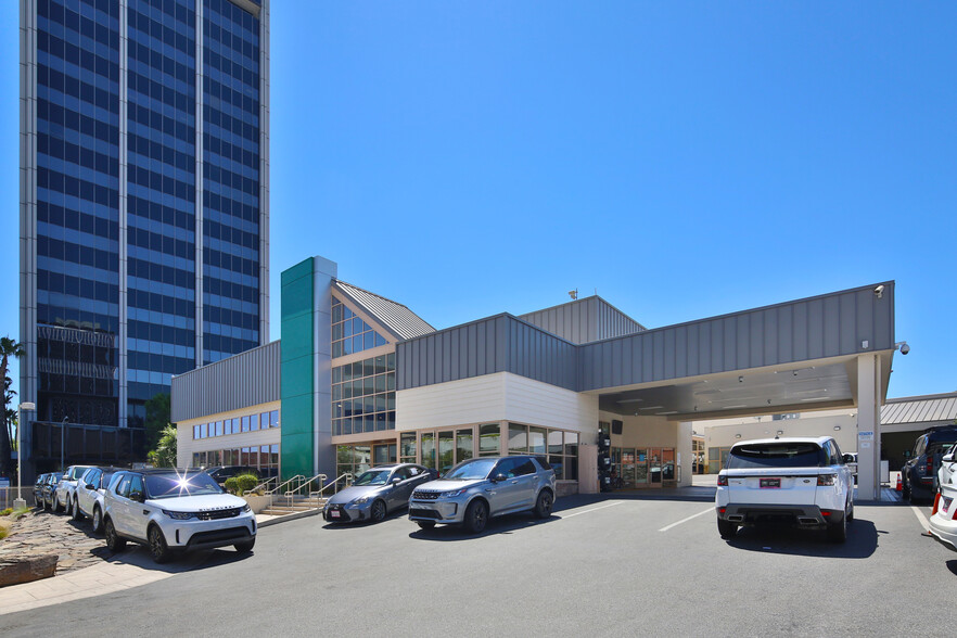 Primary Photo Of 15800 Ventura Blvd, Encino Auto Dealership For Lease