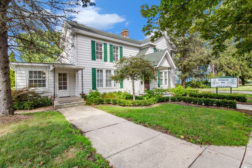 More Photos Of 155 N Main St, Village of Clarkston Hospitality For Sale