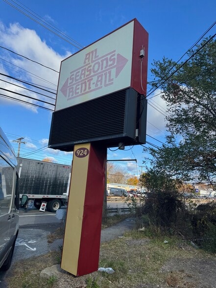 More Photos Of 924 Boston Providence Tpke, Norwood General Retail For Sale