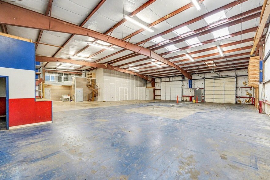More Photos Of 670 Cambridge St, Fredericksburg Warehouse For Lease