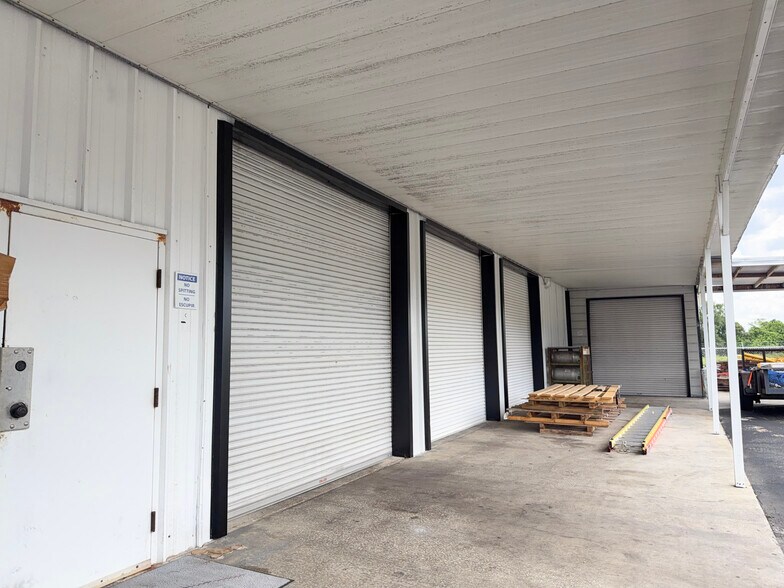 More Photos Of 301 Charlie Griffin Rd, Plant City Flex For Lease