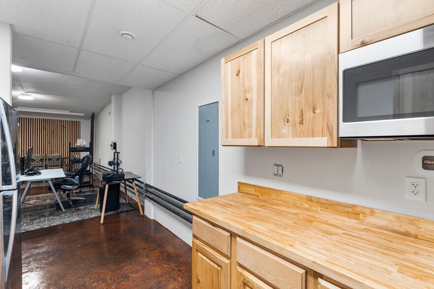 More Photos Of 324 Park Central W, Springfield Office For Lease