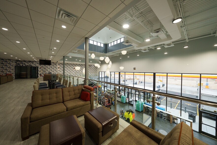 More Photos Of 601 S 88th Ave, Peotone Service Station For Lease