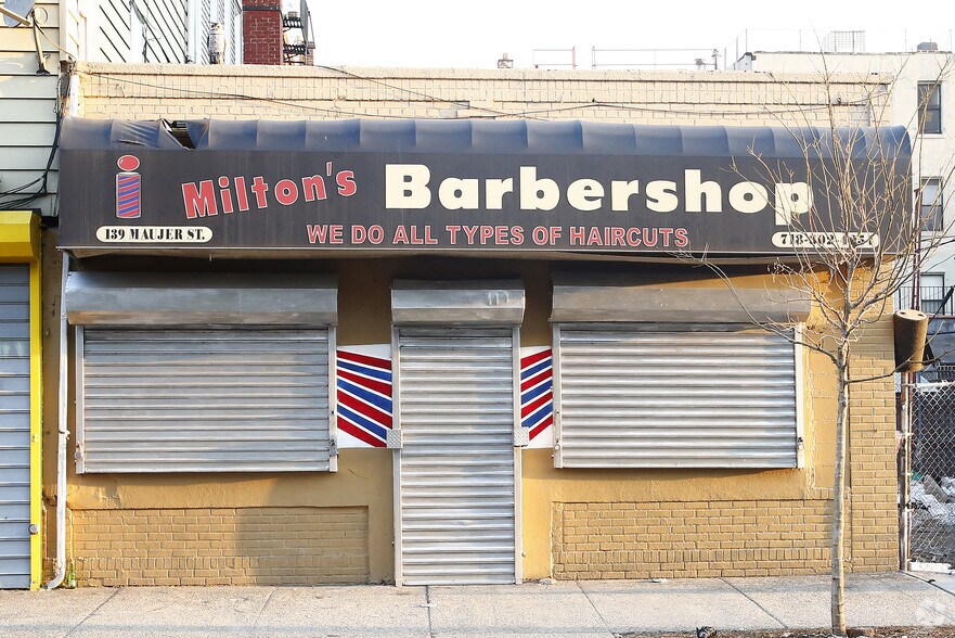 More Photos Of 139 Maujers St, Brooklyn Storefront For Sale