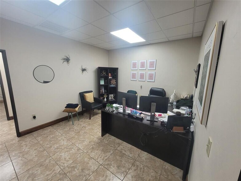 More Photos Of 912 Messenger Ln, Moore Warehouse For Sale
