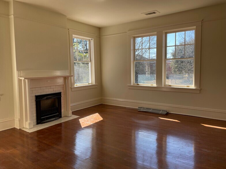 More Photos Of 346 Main St, Thomson Office For Lease