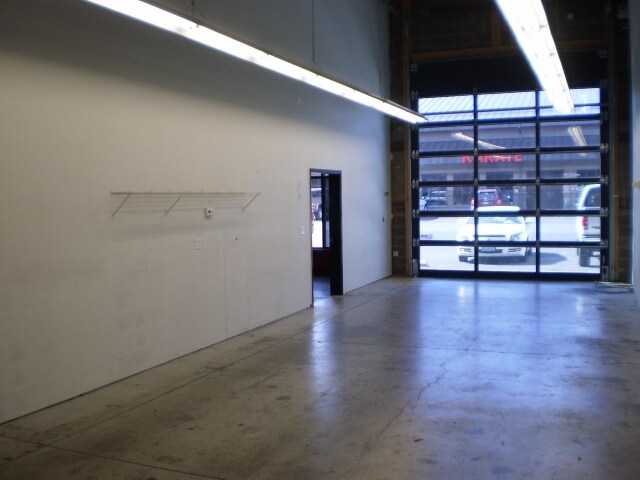 More Photos Of 63056 NE Lower Meadow Dr, Bend Light Distribution For Lease