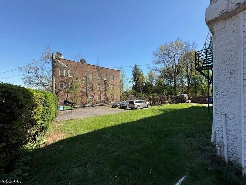 More Photos Of 692 Dr Martin Luther King Jr Blvd, Newark Office For Sale