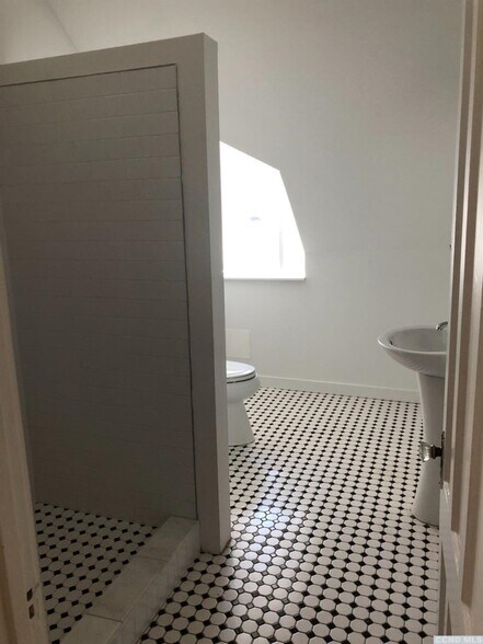 More Photos Of 420 Warren St, Hudson Office For Sale