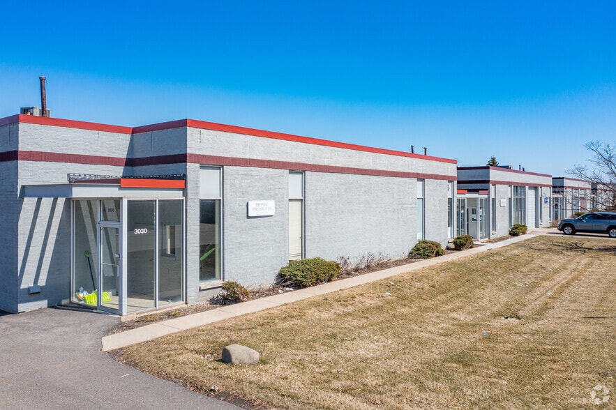More Photos Of 3000-3030 Commercial Ave, Northbrook Warehouse For Lease