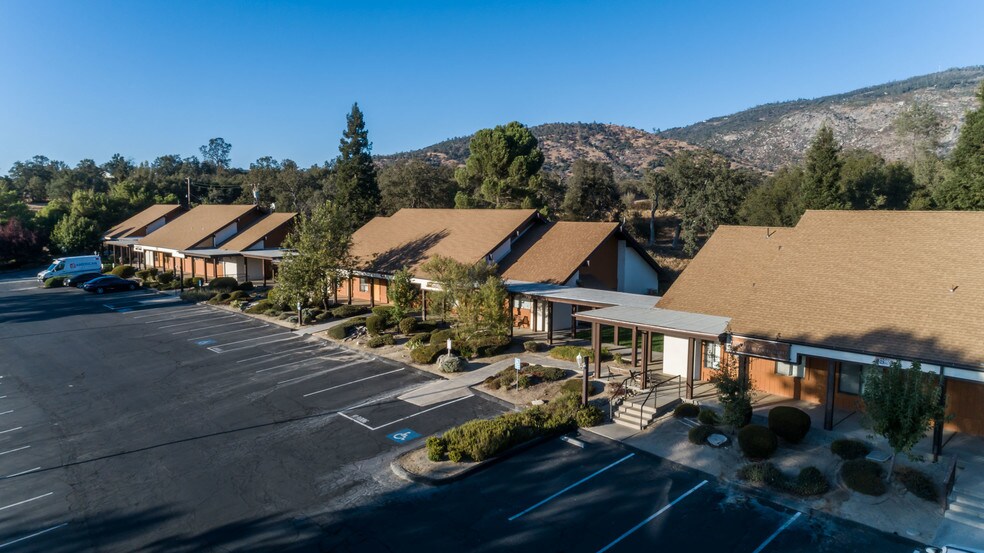 More Photos Of 31975-31985 Lodge Rd, Auberry Medical For Lease