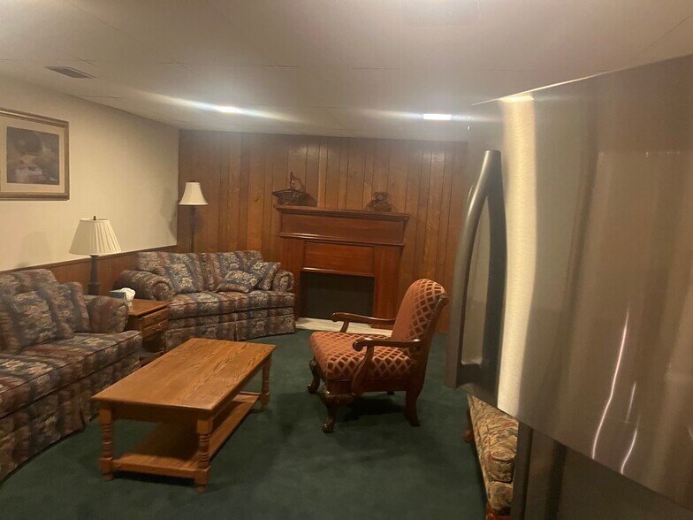 More Photos Of 701 Main St, Walbridge Funeral Home For Sale
