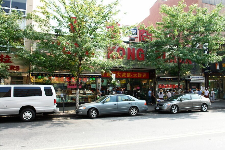 More Photos Of 3711 Main St, Flushing Storefront For Lease
