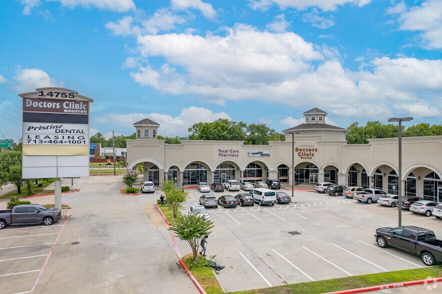 More Photos Of 14755 North Fwy, Houston General Retail For Lease
