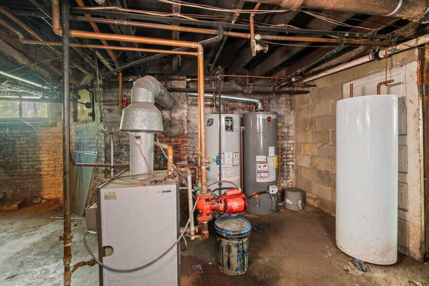 More Photos Of 2530 N Calvert St, Baltimore Office Residential For Sale