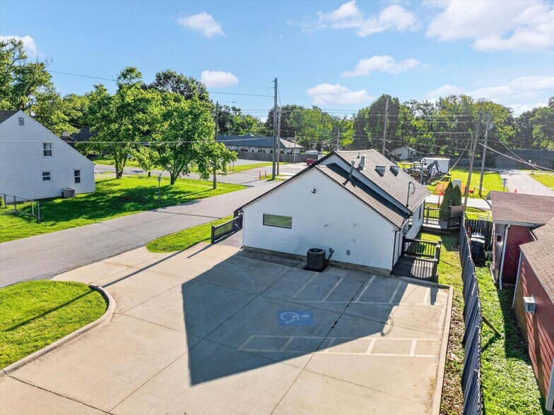 More Photos Of 425 N Main St, Nixa Office For Sale