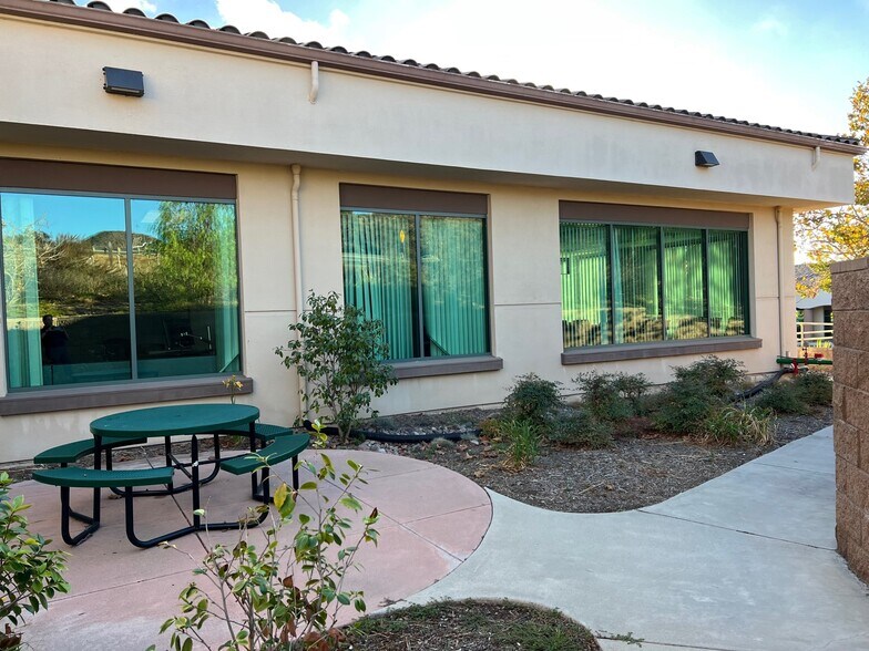 More Photos Of 815 Camarillo Springs Rd, Camarillo Office For Sale