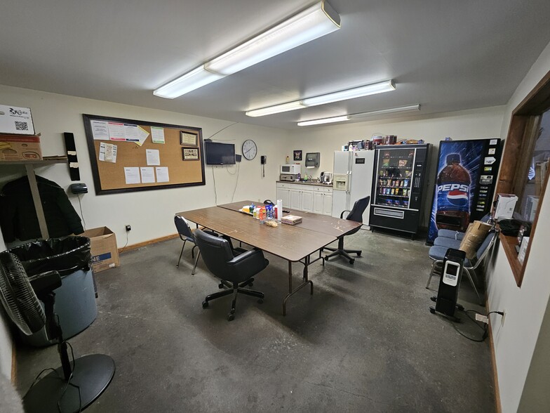 More Photos Of 3715 50th Ave, Minneapolis Manufacturing For Sale