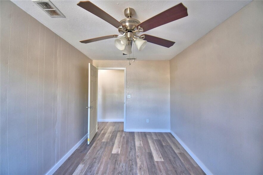 More Photos Of 208 Center St, Auburndale Office For Sale