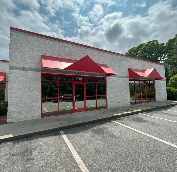 More Photos Of 1540 Westbrook Plaza Dr, Winston-Salem Unknown For Lease
