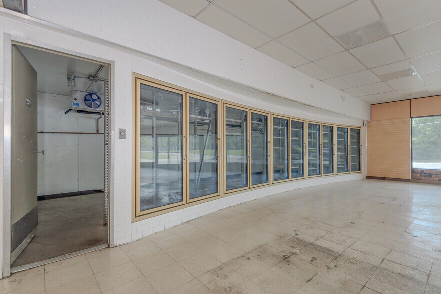 More Photos Of 2425 S Big Bend Blvd, Saint Louis Convenience Store For Sale