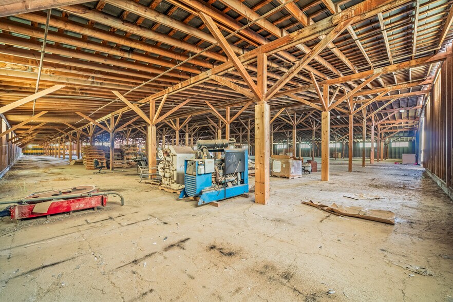 More Photos Of 901 Underwood Street, Littlefield Warehouse For Sale