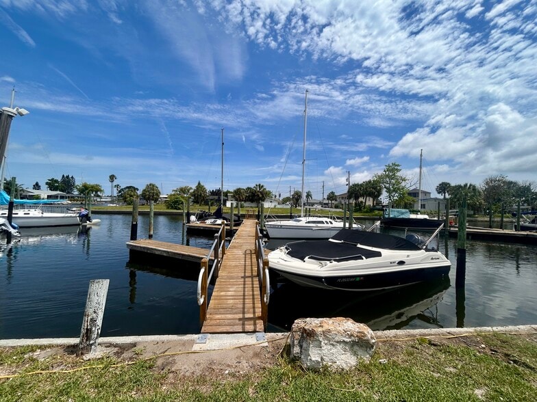 More Photos Of 6501 Boatyard Dr, Hudson Specialty For Sale