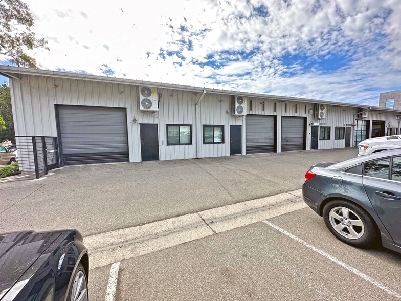 More Photos Of 126 E Haley St, Santa Barbara Showroom For Lease