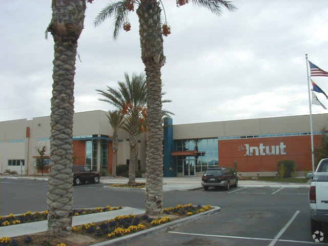 More Photos Of 2700 E Commerce Center Pl, Tucson Research And Development For Lease