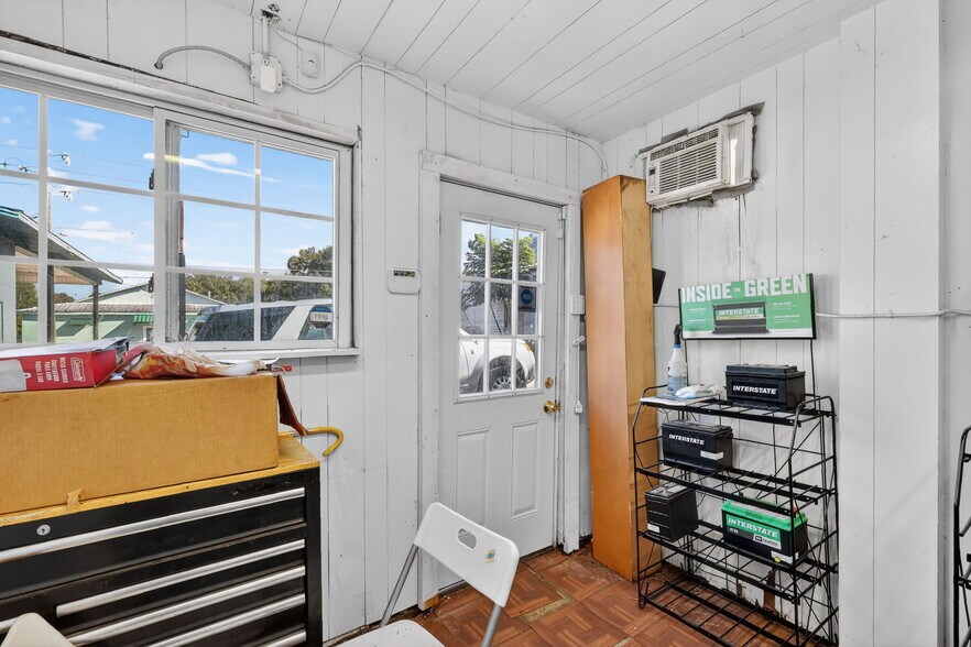 More Photos Of 20700 9th St, McIntosh Service Station For Sale