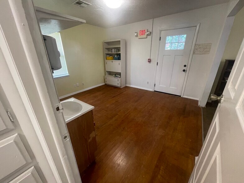 More Photos Of 617 NW 88th St, Oklahoma City Daycare Center For Lease